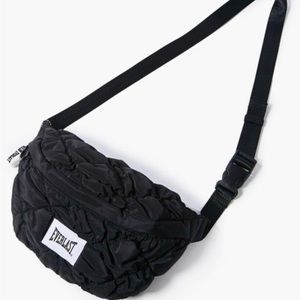 Brand 🆕 Everlast x Forever 21 Quilted Fanny